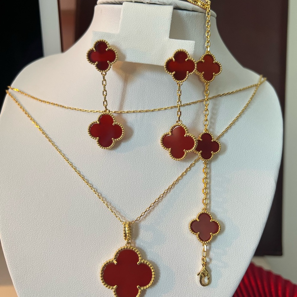 Elegant Gold and Red Clover Jewelry Set